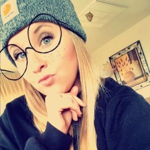 Meet your Posher, Alison